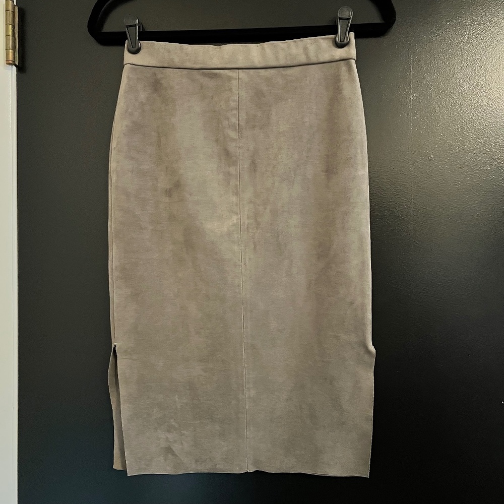 Women's Tailored Suede Pencil Skirt in Taupe